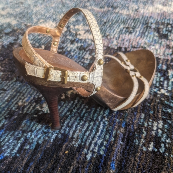 Wood Heels - Picture 4 of 9